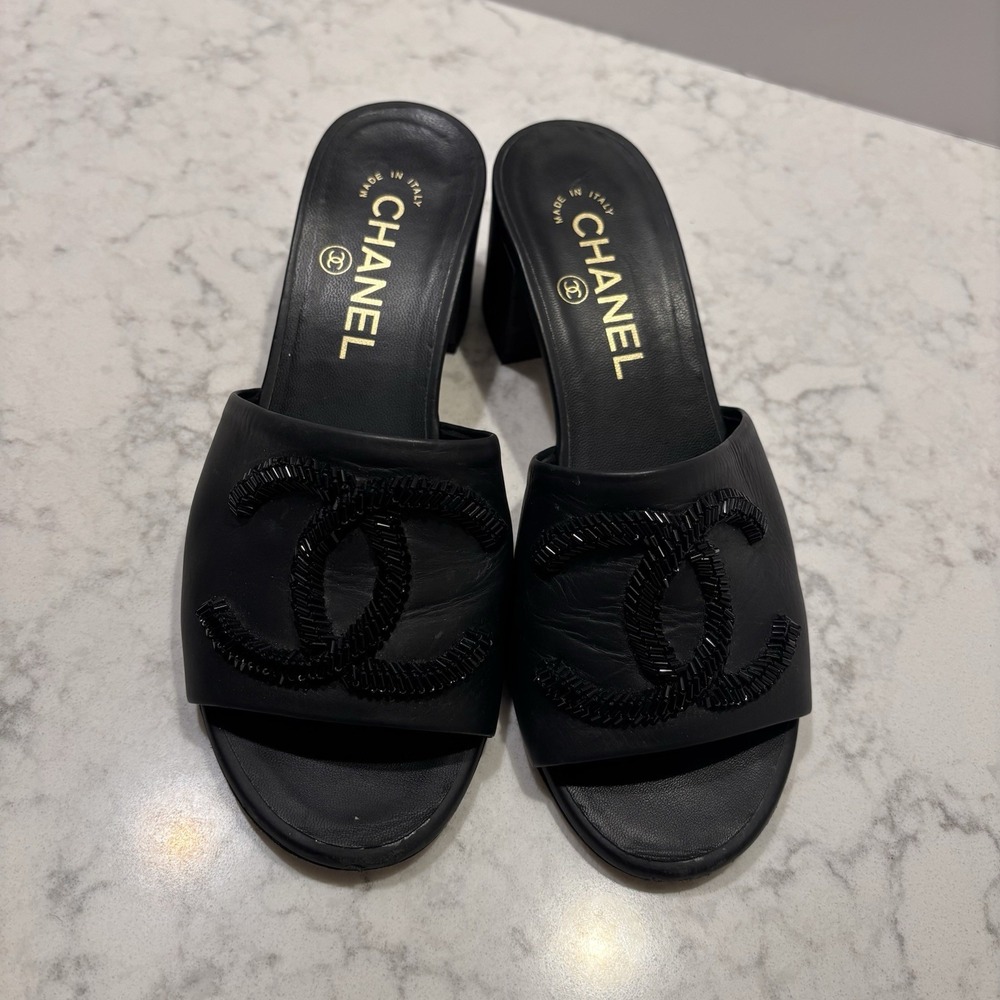 Chanel Black Leather Beaded CC Logo‎ Block Heel Mule Sandals 36.5 Made in Italy - Picture 4 of 16